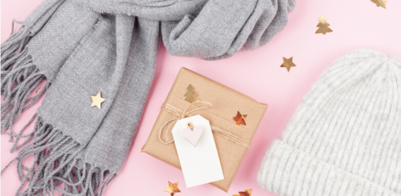 クリスマスが記念日の彼女に。手袋やマフラー