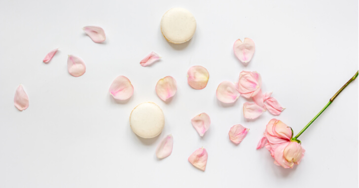 職場への結婚祝いのお返し、おすすめは「お菓子ギフト」