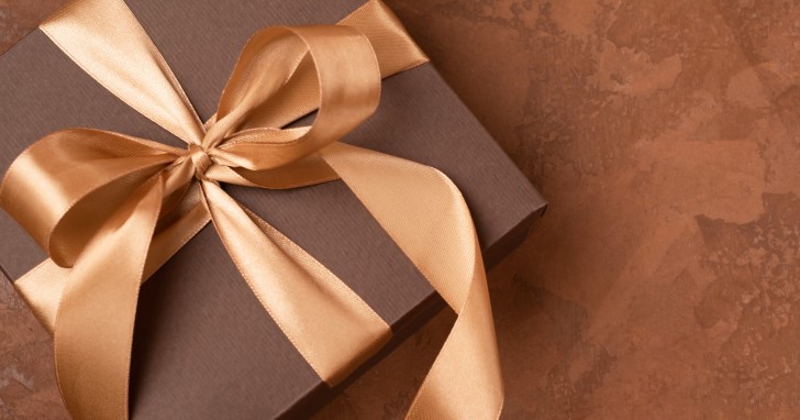 義父への誕生日プレゼントの選び方と年代別人気ランキング