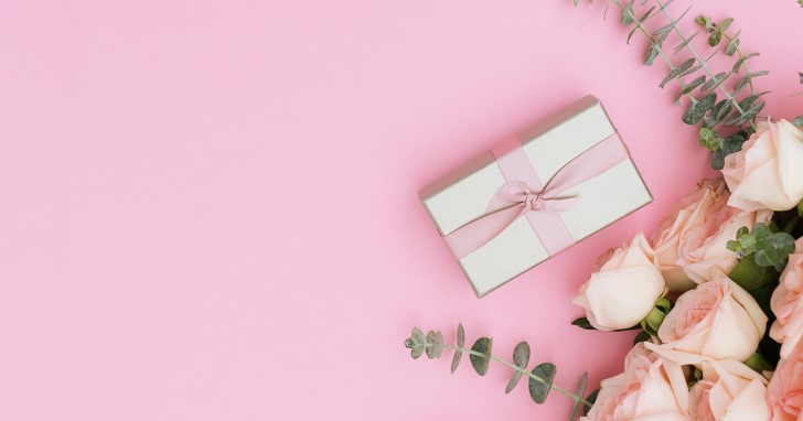 ママ向けの出産祝いはいつ渡す？タイミングと渡し方