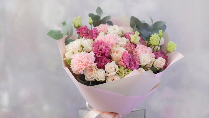 送別会で花を贈り、感謝の気持ちを伝えよう