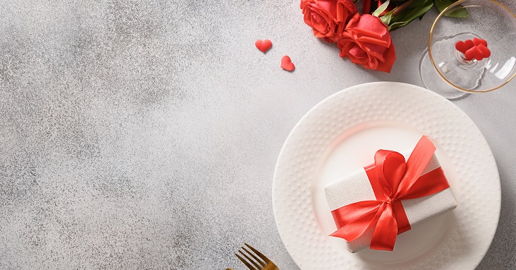 男性から女性にプレゼントを贈り、素敵なバレンタインにしよう!